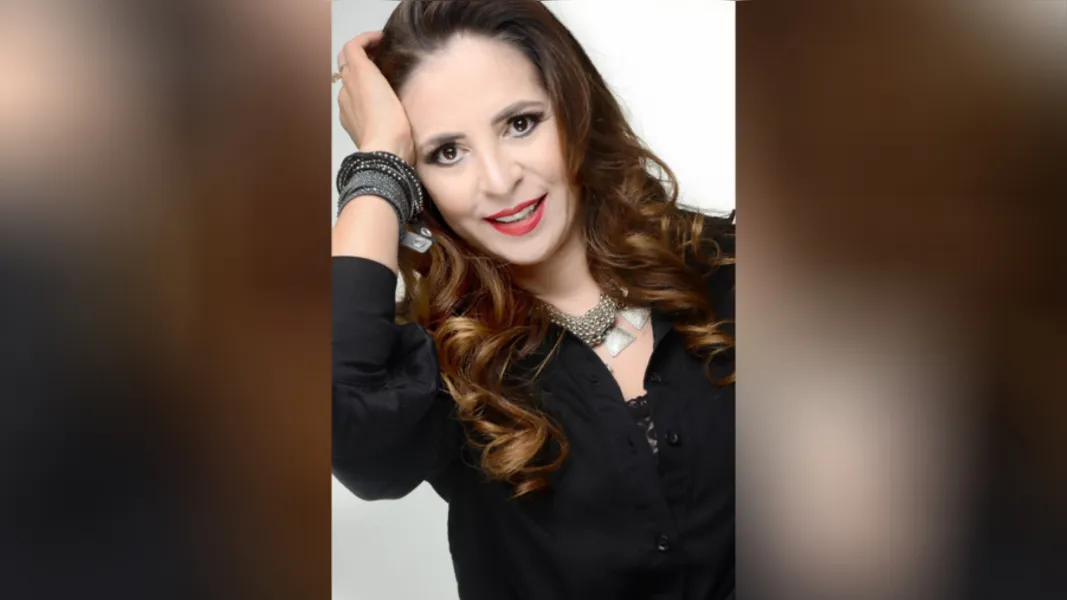 FELICITAÇÕES – A professora da Universidade Tecnológica Federal do Paraná Sani de Carvalho Rutes da Silva será muito cumprimentada pela passagem de seu aniversário neste sábado (15). Da coluna RC os votos de realizações e alegrias