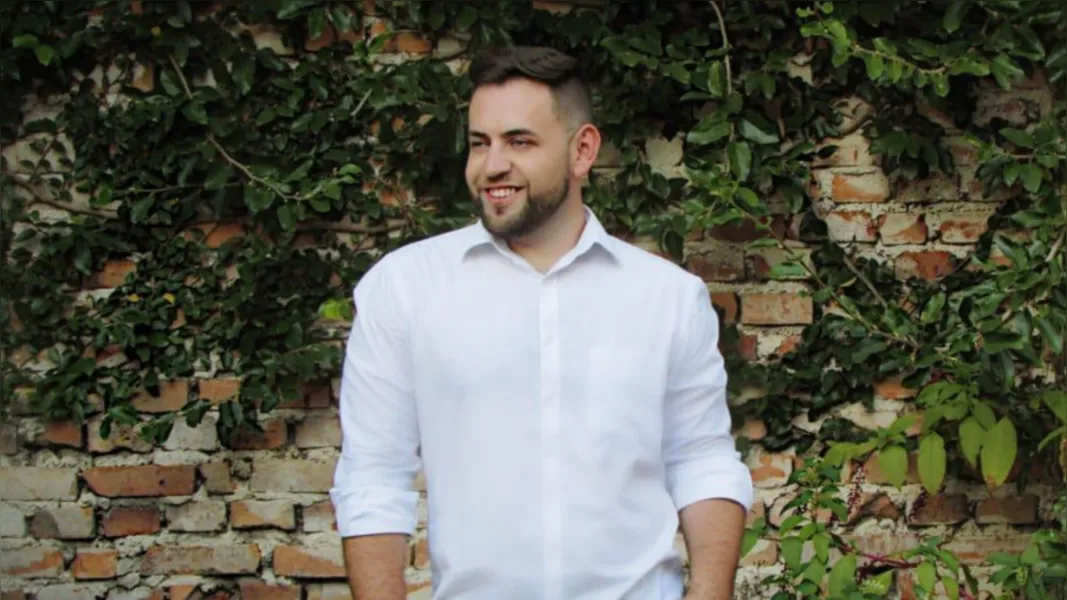 CIDADE ENTREVISTA - O programa Cidade Entrevista, apresentado pelo jornalista Daniel Petroski, passará a ser exibido em novo horário aos domingos na Rede Massa/TV Guará, filiada ao SBT no Paraná. A partir de domingo (16) a atração vai ao ar às 9h30. O programa promete sempre um bate-papo descomplicado sobre os assuntos do momento