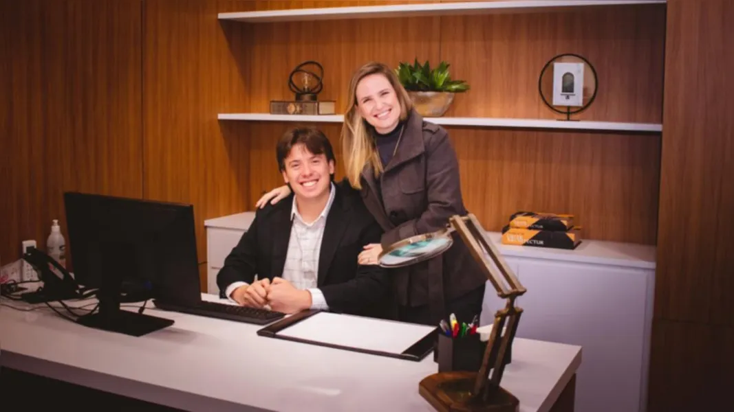 TIM – TIM - Giovanna Taques Parucker reserva o domingo (16), para receber os cumprimentos pela passagem de seu aniversário. No registro, Giovanna e seu marido Fernando Parucker Junior. Da coluna RC os votos de alegrias e sucesso