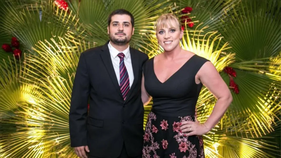 FELICITAÇÕES - Maíra Charif Leopoldo de Britto comemorou na última quarta-feira (26), a passagem de seu aniversário. No registro Maíra e seu marido Ylson de Britto Neto.Da coluna RC os votos de alegrias infinitas