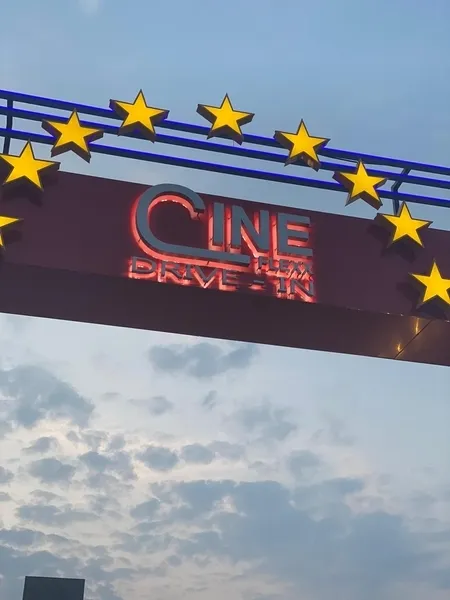 O Cine Flexx Drive-In fica localizado na rua Cel. José Miró de Freitas, número 477, próximo ao Hotel Princess - bairro Boa Vista.