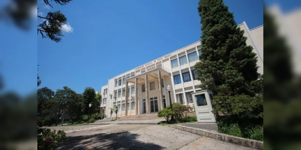 Treze professores da Universidade Estadual de Ponta Grossa tiveram textos publicados pela Academia de Letras dos Campos Gerais.