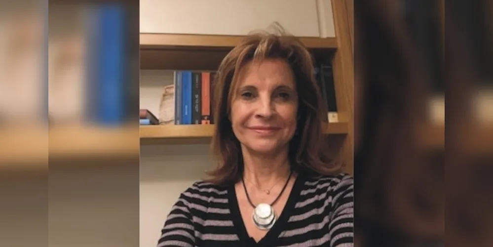 Rosana Justus Braga é formada em Letras Português-Francês e atualmente realiza revisão de textos, TCC, livros e trabalhos acadêmicos.