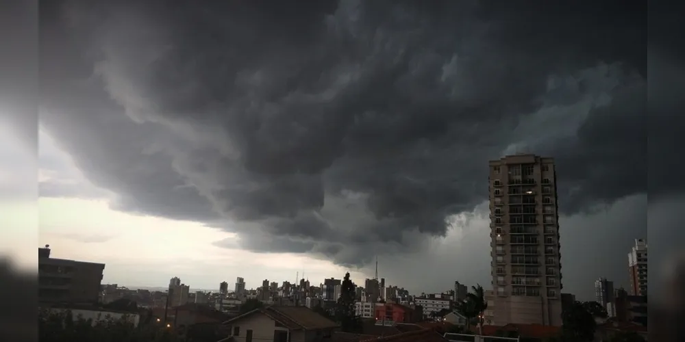 As temperaturas ficaram perto das médias históricas na contabilização final do mês em praticamente todas as cidades