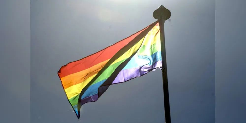 Autor descumpriu medida protetiva e ofendeu a própria irmã devido a sua orientação sexual
