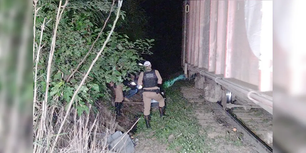 Homem aparenta ter aproximadamente 30 anos de idade e corpo segue no IML para identificação