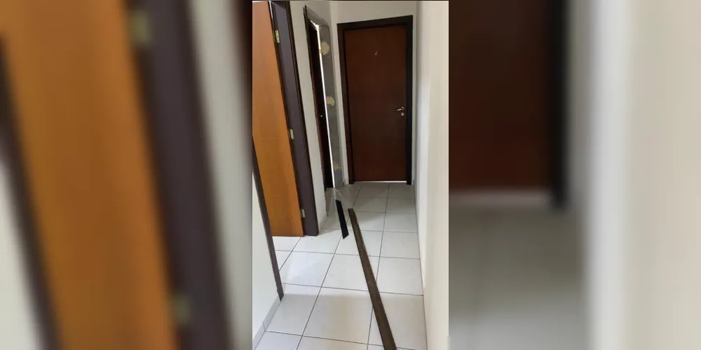 A Polícia Civil esteve no local para realizar a perícia e coletar provar para tentar identificar os invasores. Ninguém foi preso.