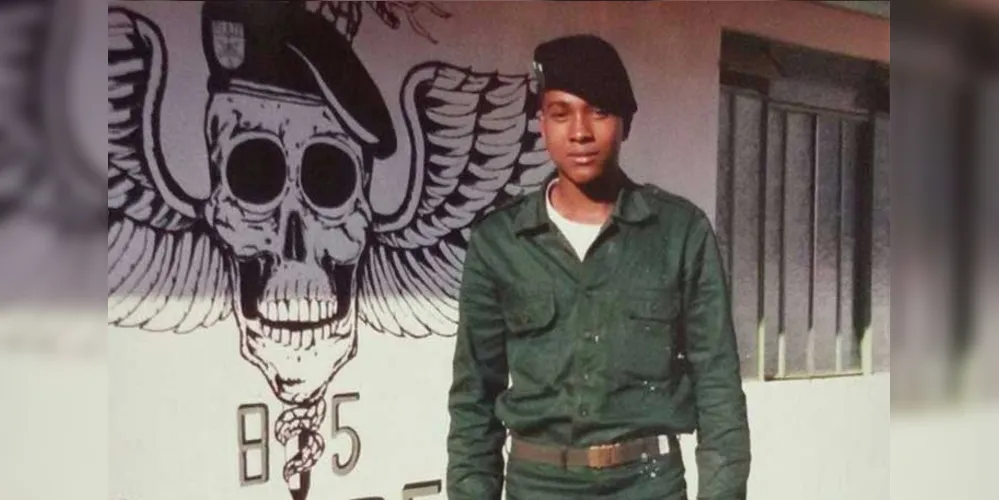Mauro publicou foto da carreira militar há alguns dias