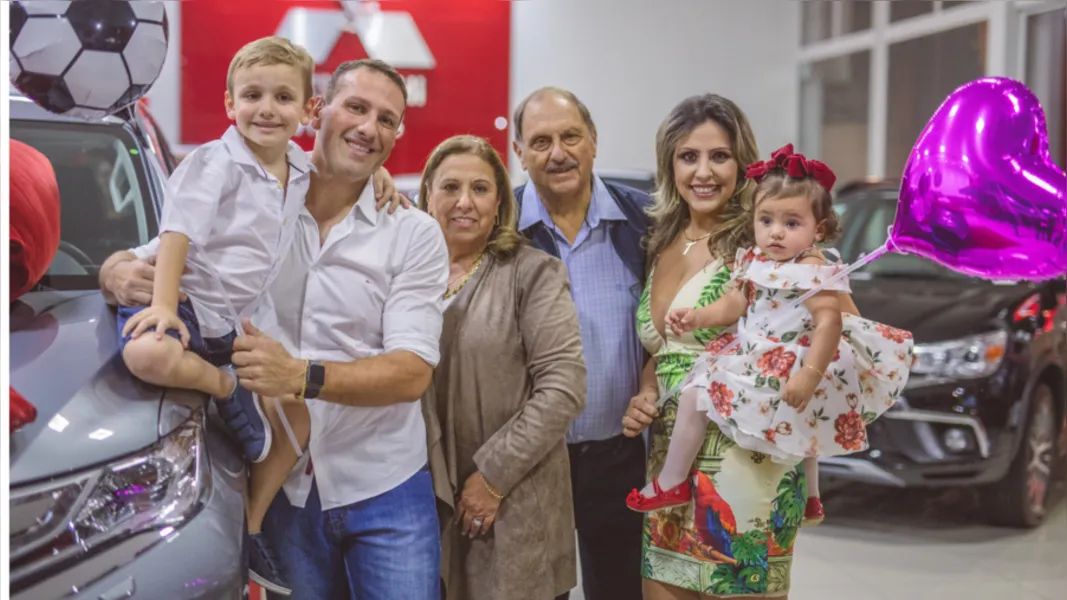 BRINDE A VIDA - Bady Cury será muito cumprimentado pela passagem de seu aniversário nesta quinta-feira (8). No registro especial de Laertes Soares, Bady e sua esposa Vera, os filhos André e Thais e os netos Felipe e Maria Eduarda.  Da coluna RC os votos de alegrias e saúde