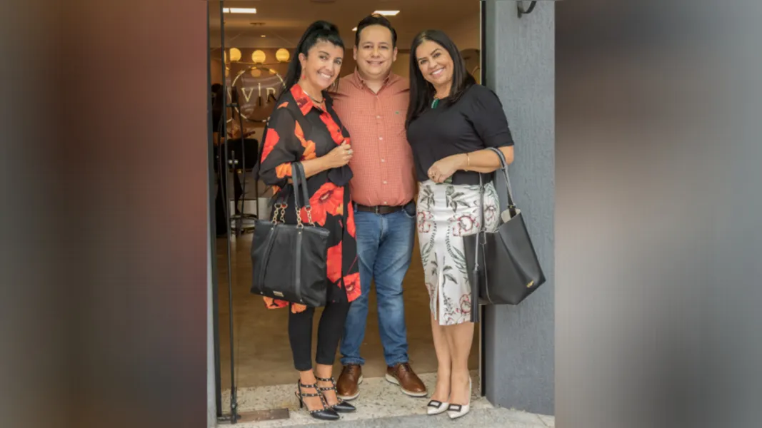 REGISTRO – Ladeando esse colunista, Consuelo Ferreira e Maria Ângela Martins estiveram prestigiando recentemente a badalada inauguração da boutique Via Rose