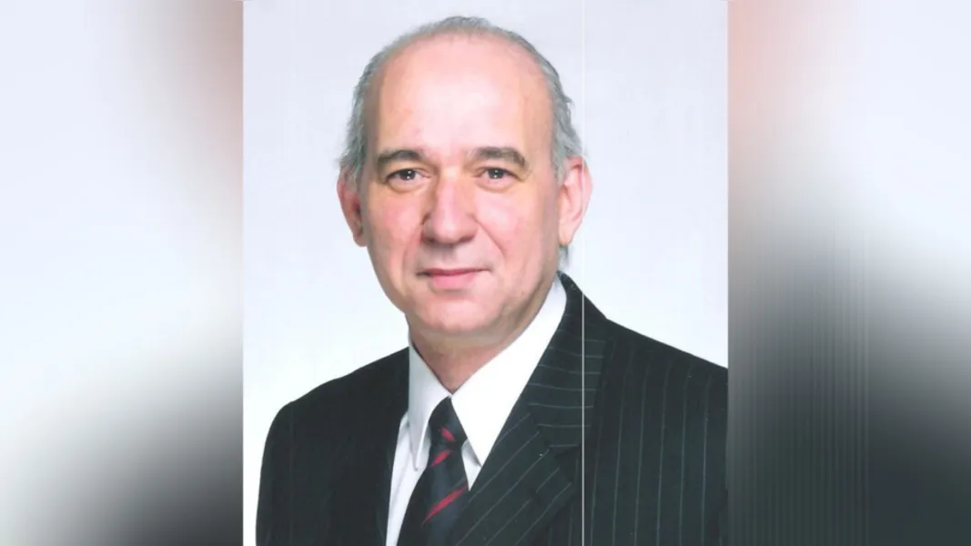 BRINDE A VIDA - Claudio Rafael Rugilo professor aposentado da UEPG, empresário do ramo de sorvetes artesanais (Polar Sorvetes), será muito cumprimentado pela passagem de seu aniversário nesta sexta-feira (30). Da coluna RC os votos de alegrias e realizações