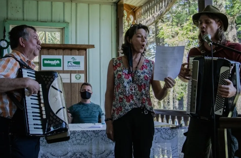 O idioma pertencente a história de Palmeira, desde a colonização da comunidade, em meados de 1951