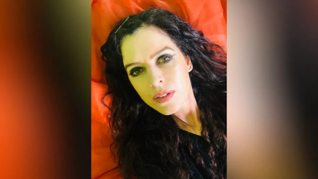 POEMAS EM EVIDÊNCIA – Hoje (11), às 20h, a escritora Renata Regis Florisbelo apresentará a performance poética “Nascimento Bento - Um biorritmo poético”, com poemas do poeta catarinense Bento Nascimento, uma homenagem aos 58 anos de nascimento do escritor que faleceu em 1993 e deixou um rico acervo de poemas. O evento será no espaço cultural da produtora Ana Maria Camargo, em Curitiba. Inscrições pelo contato: (041) 99972-1670