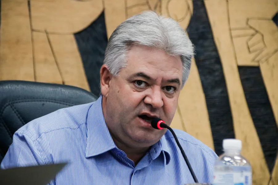 FELICITAÇÕES - O vereador Sebastião Mainardes Junior será muito cumprimentado nesta terça-feira (24), pela troca de idade. Da coluna RC os votos de realizações