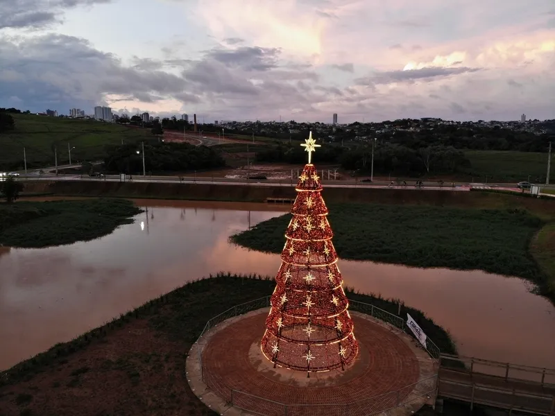 Ponta Grossa entra em clima de Natal; Veja fotos