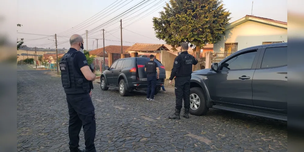 Polícia prendeu oito pessoas por envolvimento com o comércio de drogas em Carambeí e Ponta Grossa