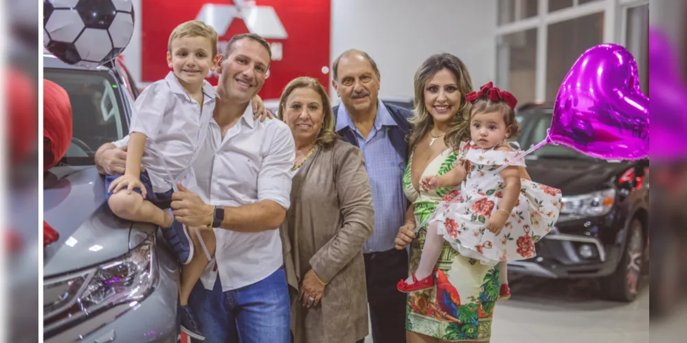 BRINDE A VIDA - Bady Cury será muito cumprimentado pela passagem de seu aniversário nesta quinta-feira (8). No registro especial de Laertes Soares, Bady e sua esposa Vera, os filhos André e Thais e os netos Felipe e Maria Eduarda.  Da coluna RC os votos de alegrias e saúde