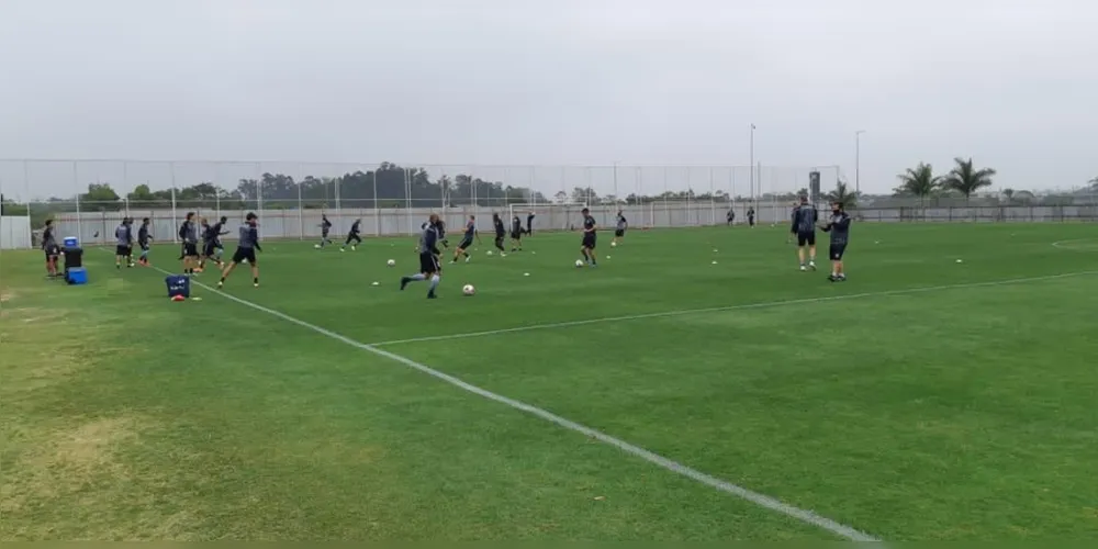 Fantasma treino no CT Joaquim Grava para a preparação do duelo de sábado