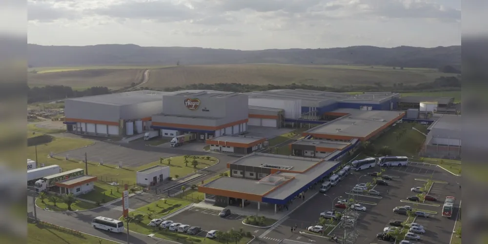 o Paraná, a indústria de produtos suínos Alegra contratou 130 colaboradores, além de uma equipe terceirizada focada nos cuidados com a Covid-19