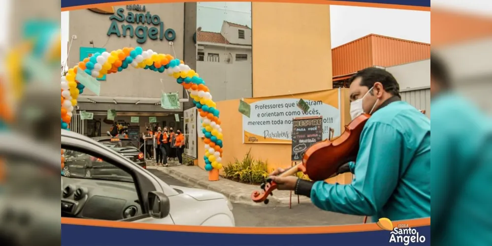 A Escola foi decorada com frases de incentivo e reconhecimento por todo esforço demonstrado por seus profissionais.
