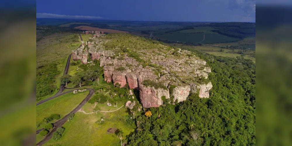 Um exemplo é o Parque Vila Velha, em Ponta Grossa. A previsão da gerência é que mais de 2,5 mil pessoas visitem o local neste fim de semana prolongado.