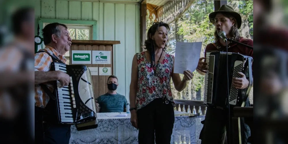 O idioma pertencente a história de Palmeira, desde a colonização da comunidade, em meados de 1951