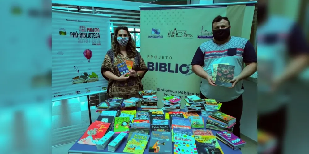 Na data de aniversário, a  biblioteca recebeu a doação de 200 novos livros