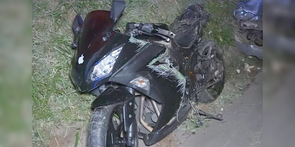 Motociclista ficou ferido no acidente e motorista fugiu sem prestar socorro