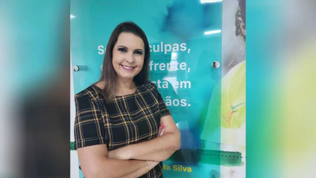 NOVO CICLO - A jornalista Cristiane Dresch recebe as felicitações pela passagem de mais um aniversário nesta quarta-feira (13). A frente da Assessoria de Comunicação da Viação Campos Gerais, é uma das mulheres fortes da imprensa princesina. Da coluna RC os votos de muitas realizações!