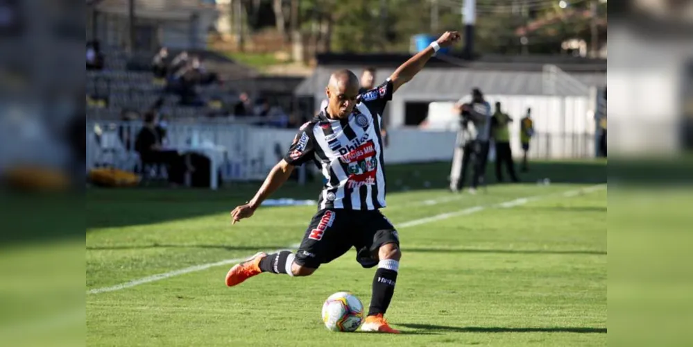 Lateral deixa o clube após uma temporada completa em Ponta Grossa