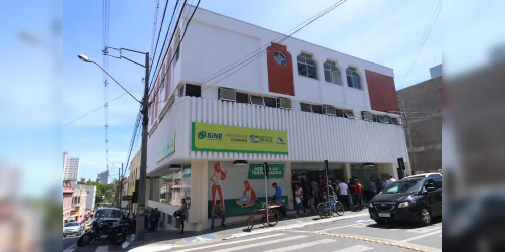 Em Ponta Grossa, através da Agência local, foram quase 2,5 mil pessoas colocadas