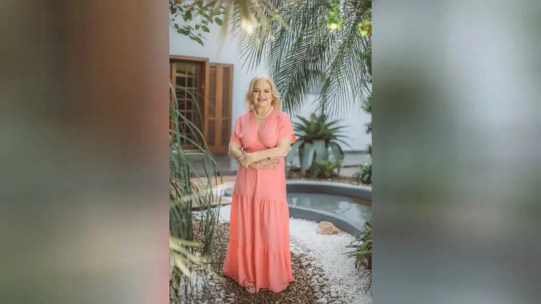 FELICITAÇÕES - Solange Brunoski de Araujo brinda a chegada da nova idade neste sábado (16). Mãe e avó dedicada, Solange celebra a data na intimidade familiar, cercada pelo amor e afeto daqueles que dedica a sua vida. Da coluna RC os votos de felicidades infinitas.  