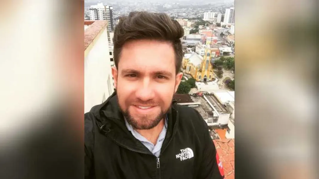 FELICITAÇÕES - O destacado profissional de Marketing e Comunicação Luis Fernando Sousa estréia idade nova nesta terça-feira (19). Da coluna RC os votos de prosperidade.