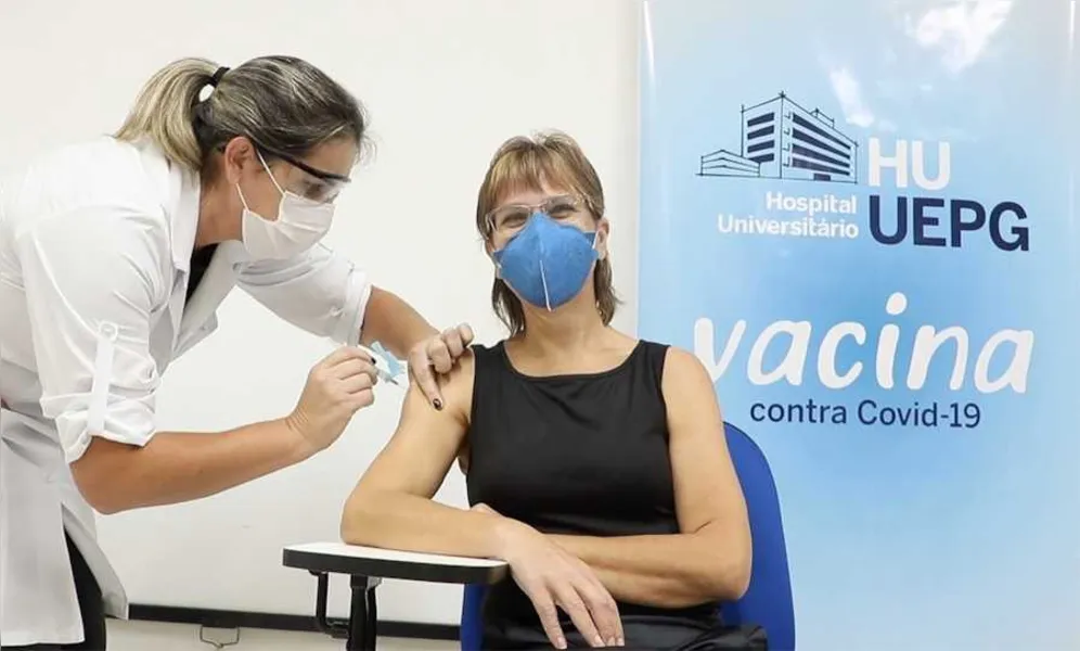 Servidores do Hospital Universitário são vacinados