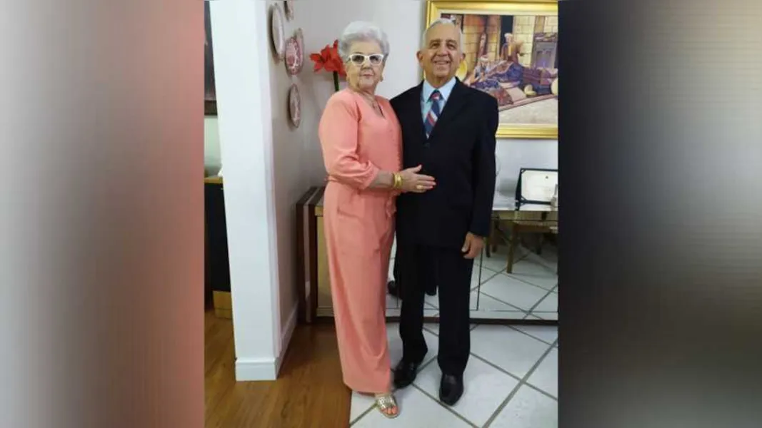 BODAS DE HELIOTRÓPIO – O querido casal Carlos Dirceu e Leda Weingärtner celebraram na última sexta-feira (22), suas bodas de heliotrópio, 49 anos de casados