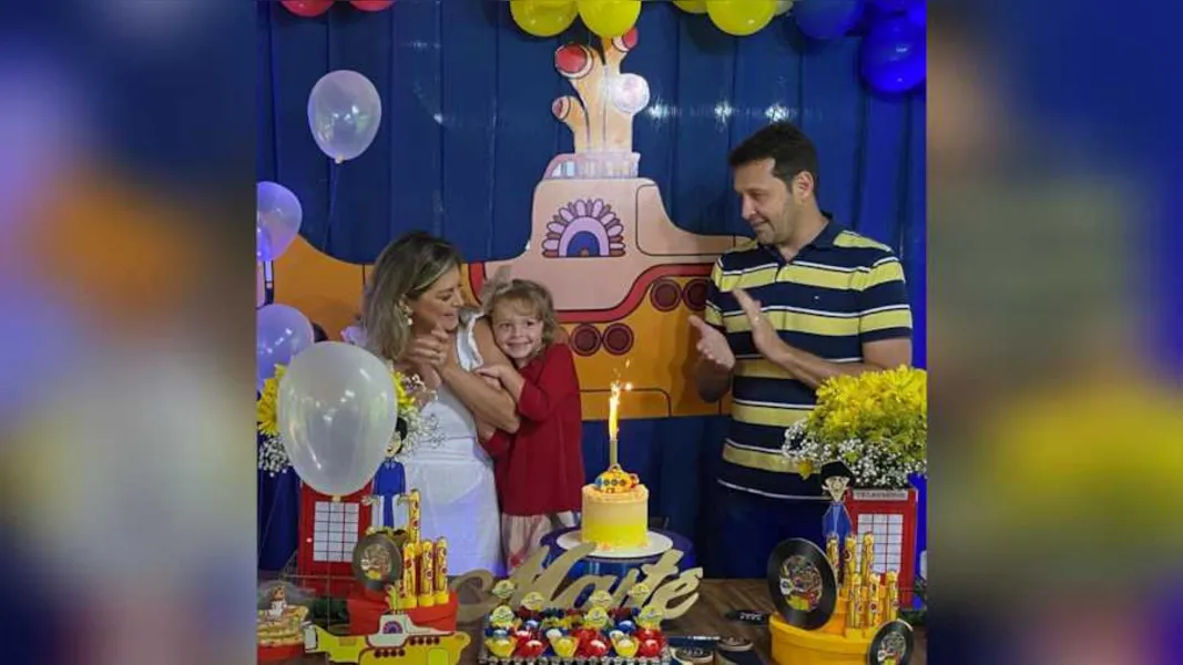Bday – Os pais Juliano e Priscila Jaronski celebraram recentemente na intimidade familiar o quinto aniversário da doce Maite. Da coluna RC os votos de alegrias e prosperidade a querida família