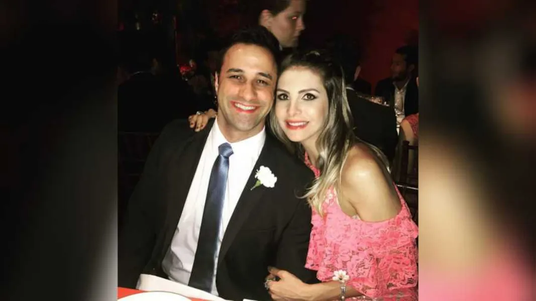 A paisagista Ana Augusta Fruet Lupion Thomé, sinônimo de beleza e elegância, recebe as felicitações da coluna RC, pela passagem de seu aniversário nesta sexta-feira (5). No registro, Ana e seu marido o conceituado cirurgião plástico, Marcus Thomé. Da coluna RC os votos de alegrias e sucesso.