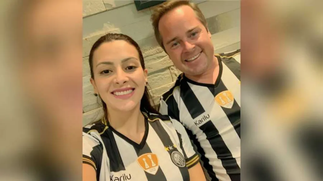 A Deputada Estadual Canto e o advogado Thalmy Pedroso comemoram no próximo domingo (7) seu quinto aniversário de casamento, bodas de madeira ou ferro. A madeira e o ferro são escolhidos para simbolizar a data, porque são elementos que representam fortes raízes, aconchego e longevidade como a madeira, e fortes estruturas, alta resistência e versatilidade como o ferro. Da coluna os votos de cumplicidade, amor e felicidades infinitas. 