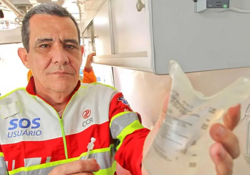 O médico Miguel Martins explica que as ambulâncias estão equipadas dentro do padrão suporte básico de vida