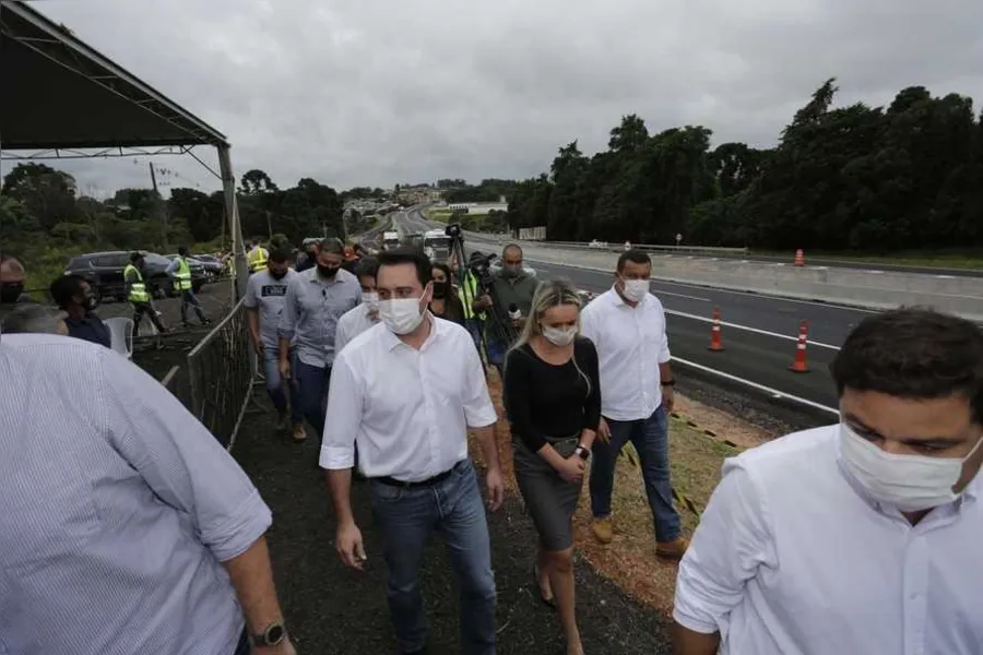 O viaduto está localizado no km 256 da PR-151 e foi construído em apenas dez meses pela concessionária CCR RodoNorte