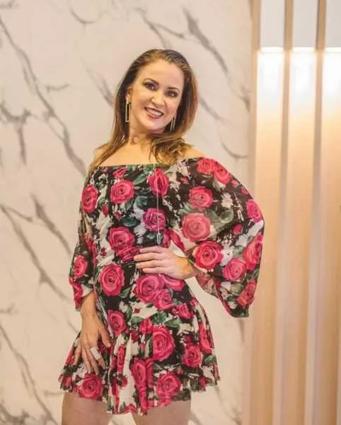 Felicitações - Vanessa Casaro receberá as felicitações pela passagem de seu aniversário nesta terça-feira (16). Vanessa que está sempre presente nos principais eventos sociais e filantrópicos da cidade. Da coluna RC os votos de sucesso e felicidades. 
