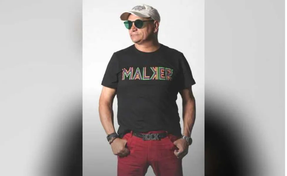 Niver - Um dos mais famosos profissionais do ramo da moda em Ponta Grossa e região, sendo um idealizador dos primeiros cursos de modelo e manequim da cidade, Dionny Alves, estreia nesta quarta-feira (24), a passagem de seu aniversário. Da coluna RC os votos de alegrias e sucesso! 