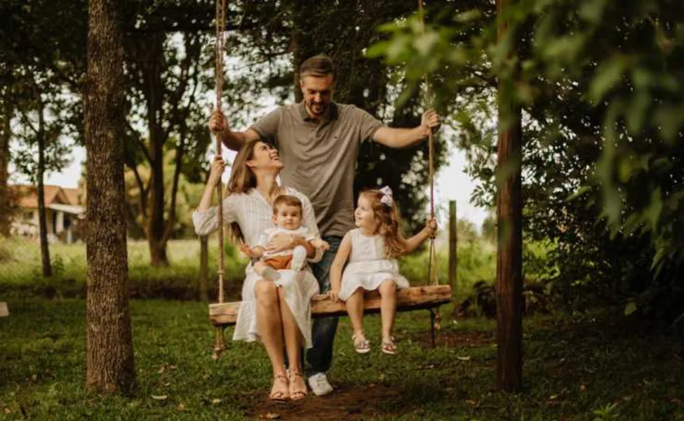 Portrait – Eternizando um momento especial em famílias, o casal Daniel e Tati Joslin com seus filhos Giovana e Noah Wenceslau Joslin.