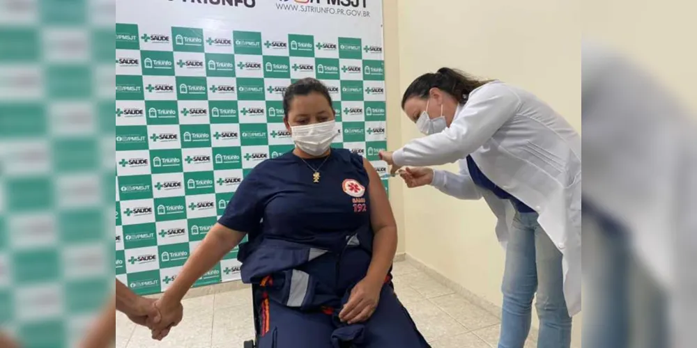 Imagem ilustrativa da imagem Equipes do SAMU Regional são vacinadas contra o covid-19