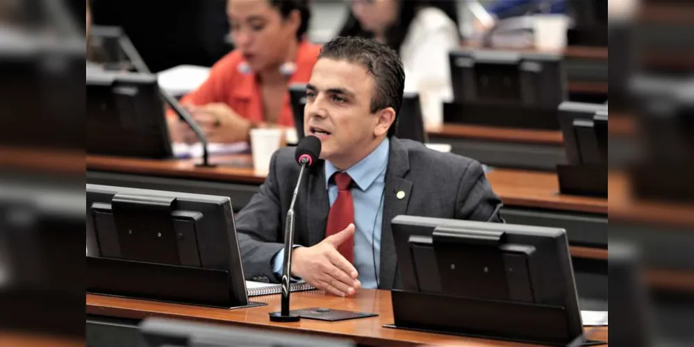 Aliel criticou decisão de Arthur Lira ao anular inscrição de blocos partidários registradas com minutos de atraso