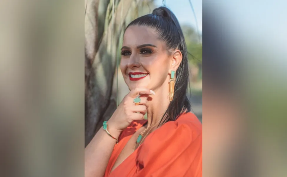  Destaque – No registro especial de Laertes Soares, Carla Bianca Santos atuante no ramo de estética automotiva, hoje responde pela Car’la Wash Estética Automotiva e pela Cleamp. Carla não esconde sua exuberância como uma mulher linda, gentil e que é dona de um coração gigante, sempre atuando nas boas causas da nossa cidade. 