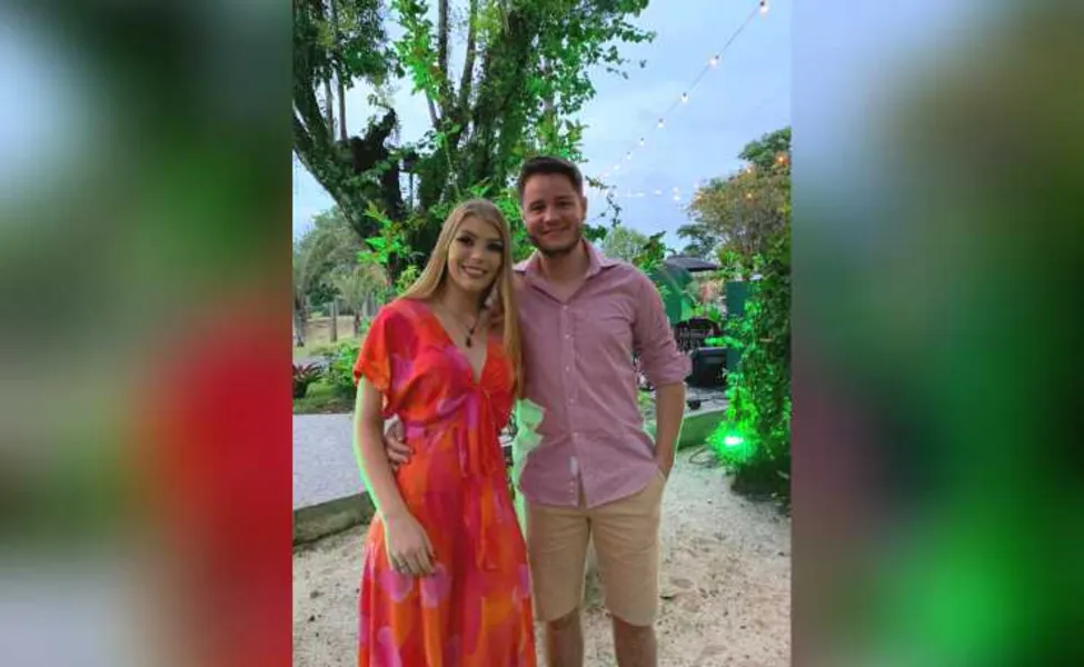 Brinde a vida - O assessor de investimentos Bruno Guimarães foi muito cumprimentado pela passagem de seu aniversário na última quarta-feira (10). No registro, Bruno e sua namorada Carolina Kiers. Da coluna RC os votos de alegrias e realizações.