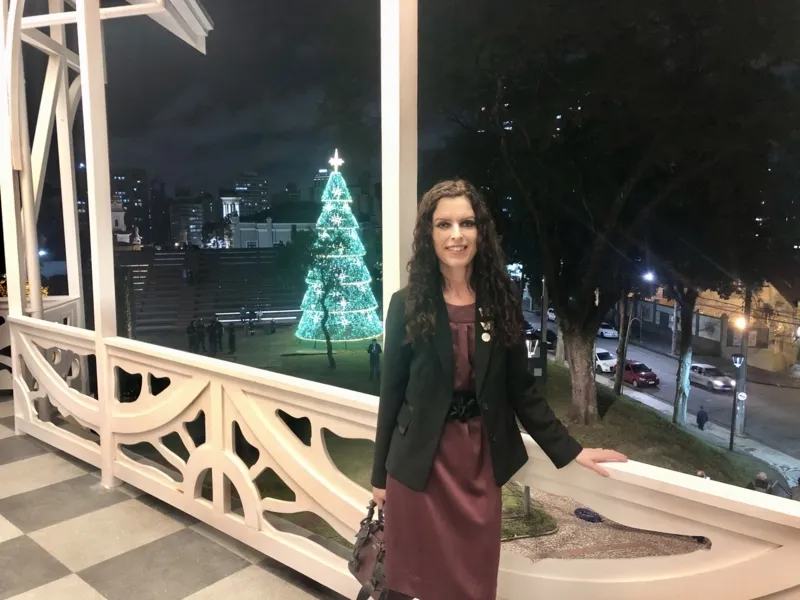 Renata na inauguração do Belvedere do Alto do São Francisco, em Curitiba, sede da Academia Paranaense de Letras, em 19 de dezembro de 2019.