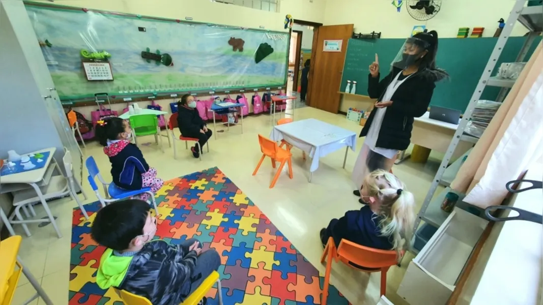 Alunos do município de Ponta Grossa voltaram a frequentar as aulas nas escolas e Centros Municipais de Educação Infantil