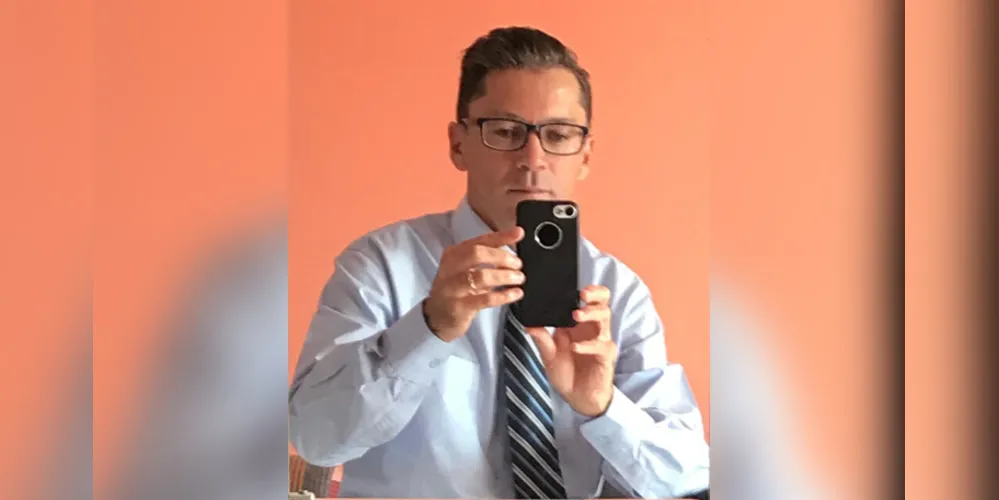 Doutorando em Educação pela UNICAMP. Mestre em Educação pela UEPG e professor da rede pública do Estado do Paraná.